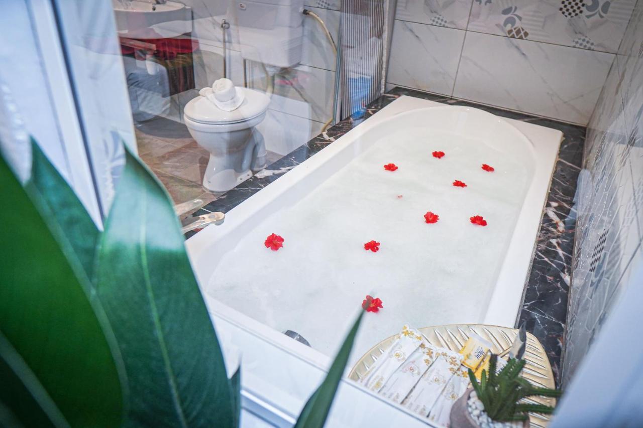 Ghazrins Desaru Hotel Pengerang Ngoại thất bức ảnh