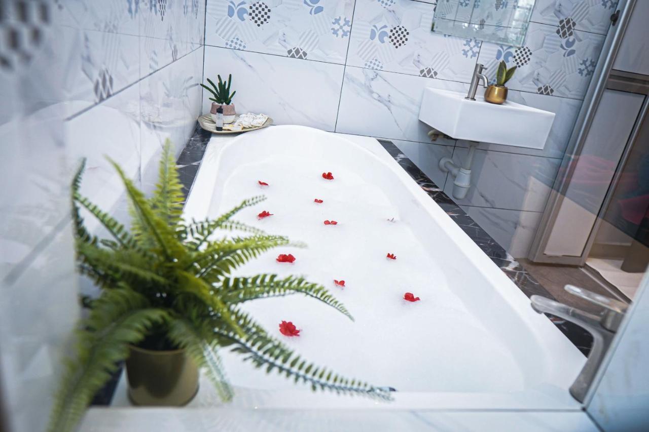 Ghazrins Desaru Hotel Pengerang Ngoại thất bức ảnh